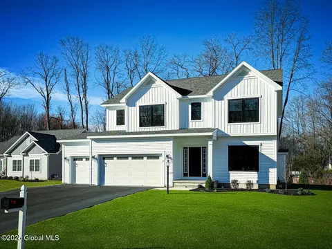 6 Bergen Pl, Niskayuna, NY 12309