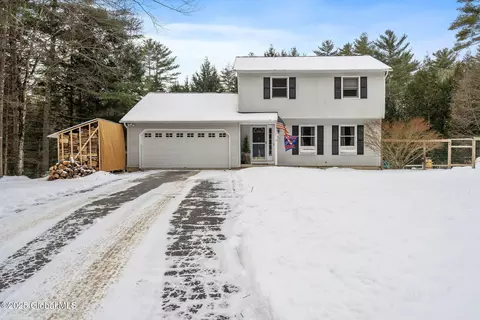9 Adirondack Ct, Porter Corners, NY 12859