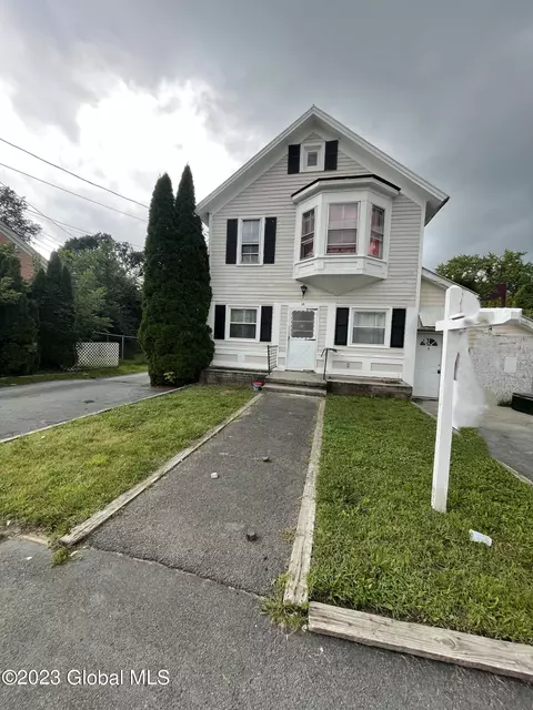 14 Chatham St, Nassau, NY 12123