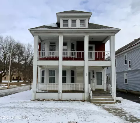 62 Woodrow Ct, Troy, NY 12180
