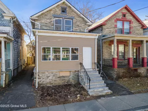 36 Raymo St, Albany, NY 12209