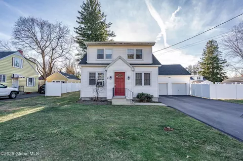 6 Pittsfield Ave, East Greenbush, NY 12061