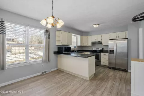 3435 Maryvale Dr, Schenectady, NY 12304 photo 11