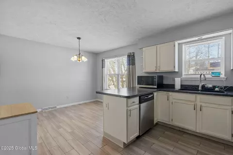 3435 Maryvale Dr, Schenectady, NY 12304 photo 13