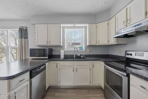 3435 Maryvale Dr, Schenectady, NY 12304 photo 12