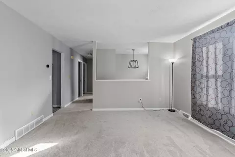 3435 Maryvale Dr, Schenectady, NY 12304 photo 7