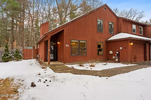 88 Thimbleberry Rd, Malta, NY 12020
