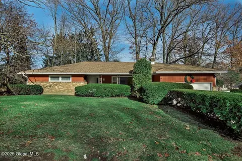 23 Farmingdale Rd, Newtonville, NY 12110