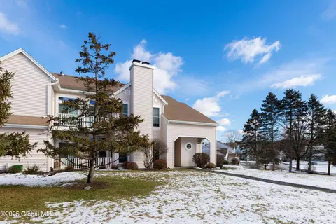 414 Diamond Rock Cir, Troy, NY 12182