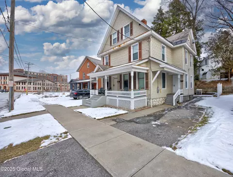 212 Circular St, Saratoga Springs, NY 12866