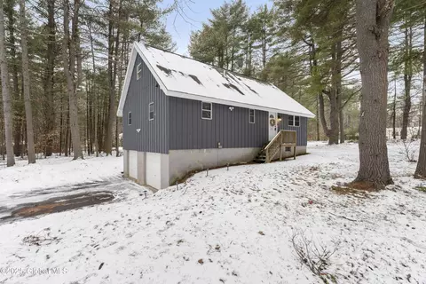 46 Lausanne Ln, Lake Luzerne, NY 12846