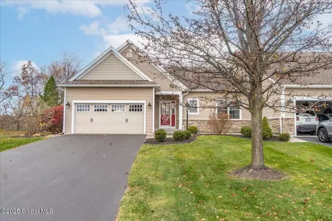 11 Hampton Cir, Halfmoon, NY 12118