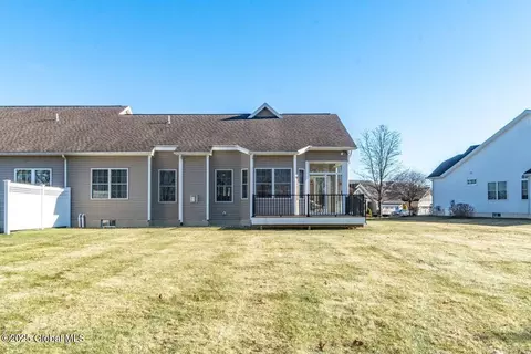 11 Hampton Cir, Halfmoon, NY 12118 photo 32