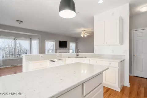 11 Hampton Cir, Halfmoon, NY 12118 photo 15