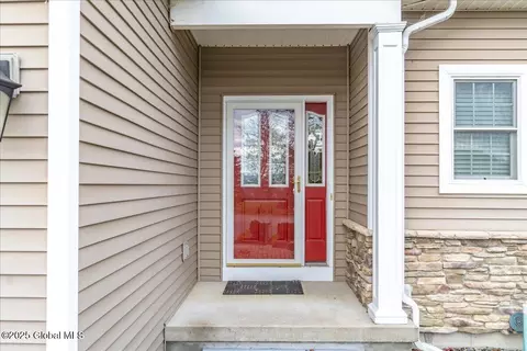 11 Hampton Cir, Halfmoon, NY 12118 photo 3