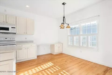 11 Hampton Cir, Halfmoon, NY 12118 photo 14