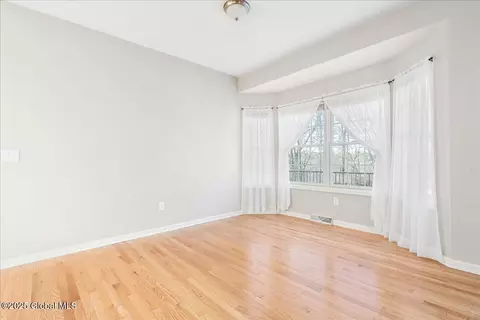11 Hampton Cir, Halfmoon, NY 12118 photo 11