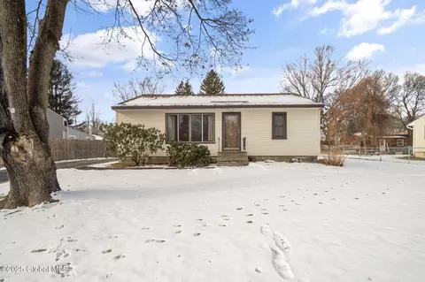 26 E Glenwood Dr, Latham, NY 12110