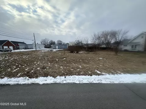 1049 Laura St, Rotterdam, NY 12306
