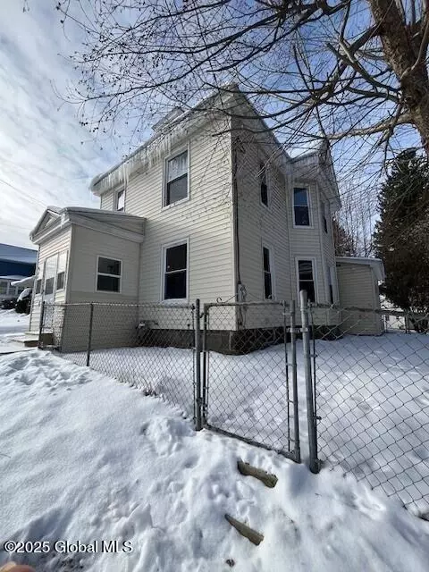 21 Whitmore Ave, Johnstown, NY 12095