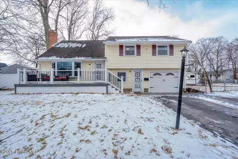 42 Merritt Dr, Rotterdam, NY 12306