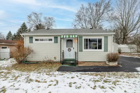 20 Plaske Dr, Schenectady, NY 12309