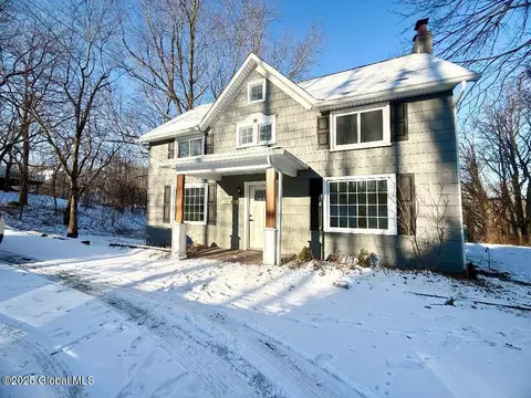 3504 Rosendale Rd, Niskayuna, NY 12309
