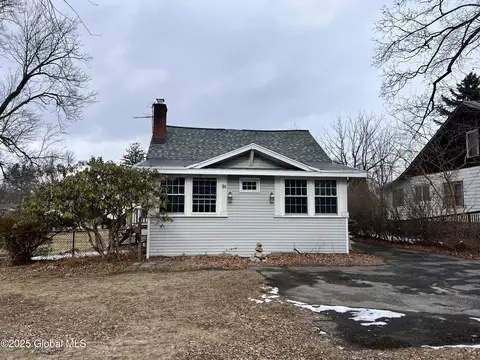 91 Seaman Ave, Castleton On Hudson, NY 12033