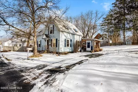 7 4th St, Hoosick Falls, NY 12090
