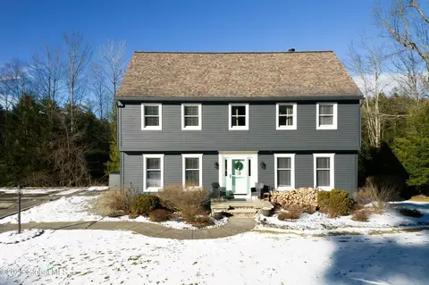 96 Hubbell Ln, Lake Luzerne, NY 12846