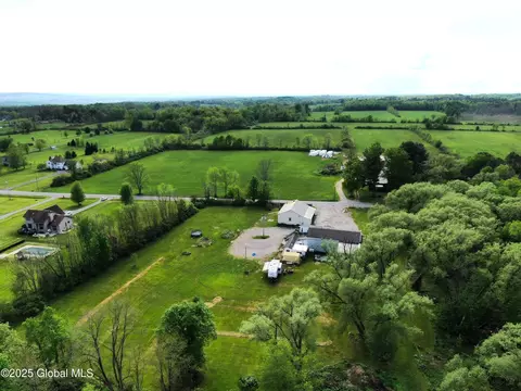 View/Area - 389 Mckay Rd, Amsterdam, NY 12010 photo 2 of 6