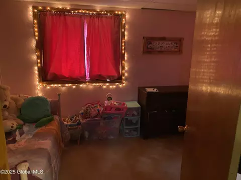 Bedroom - 389 Mckay Rd, Amsterdam, NY 12010 photo 2 of 4