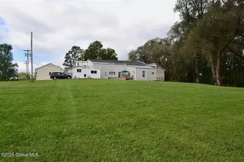 Exterior - 389 Mckay Rd, Amsterdam, NY 12010 photo 3 of 3