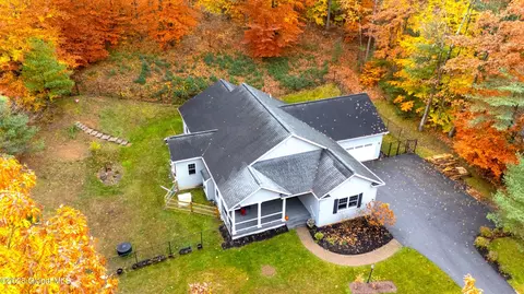 7 Seymour Dr, Saratoga Springs, NY 12866