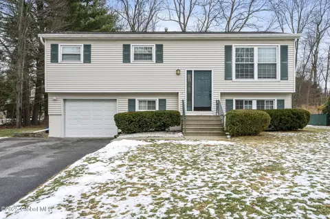 53 Walnut Dr, Clifton Park, NY 12065