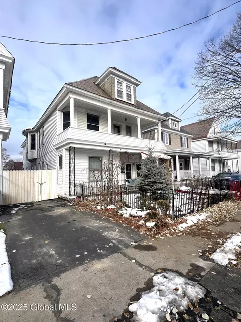 523 Mcclellan St, Schenectady, NY 12304