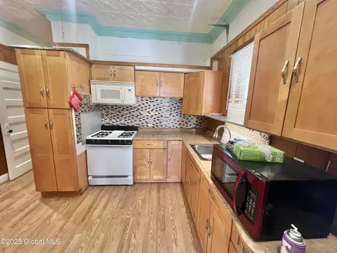 523 Mcclellan St, Schenectady, NY 12304 photo 13