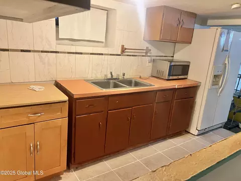 523 Mcclellan St, Schenectady, NY 12304 photo 45