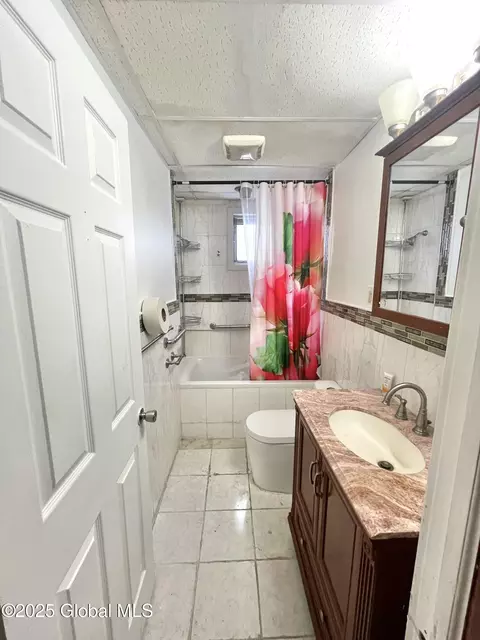 523 Mcclellan St, Schenectady, NY 12304 photo 9