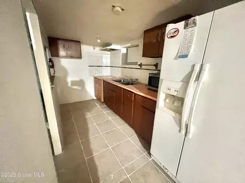 523 Mcclellan St, Schenectady, NY 12304 photo 44