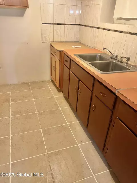 523 Mcclellan St, Schenectady, NY 12304 photo 43