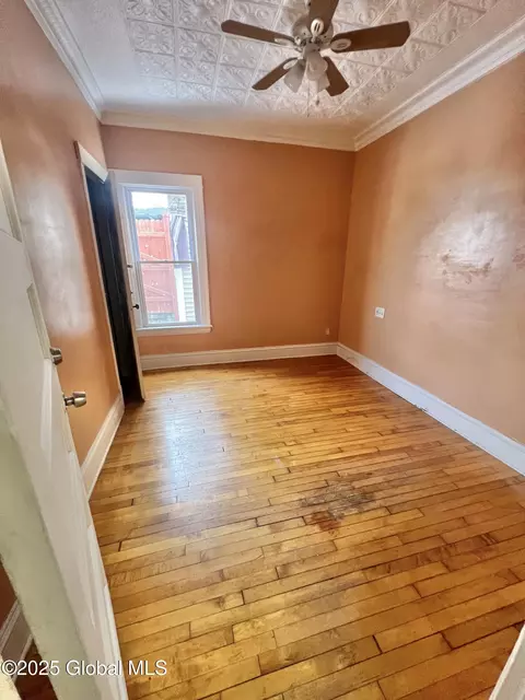 523 Mcclellan St, Schenectady, NY 12304 photo 8