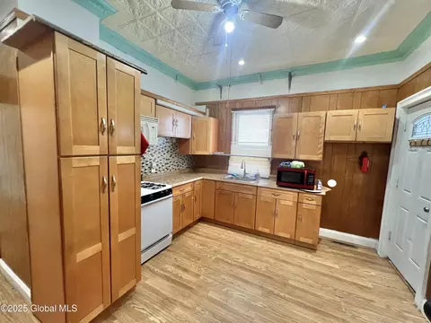 523 Mcclellan St, Schenectady, NY 12304 photo 15