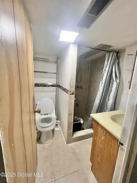 523 Mcclellan St, Schenectady, NY 12304 photo 42