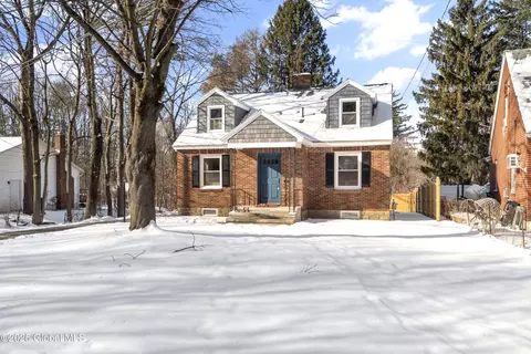 875 Stark Ave, Niskayuna, NY 12309