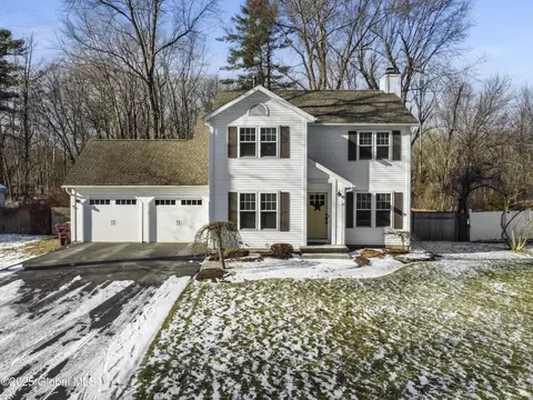 10 Dunwoodie Rd, Glenmont, NY 12077