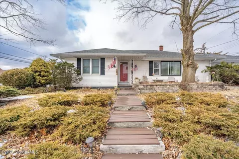 24 Lindbergh Ave, Rensselaer, NY 12144