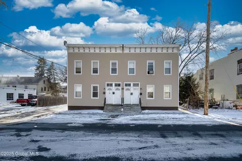2426 110th St, Troy, NY 12182