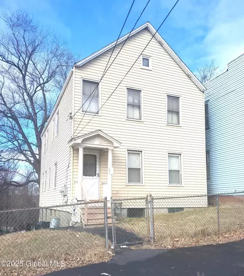 34 Francis St, Troy, NY 12180
