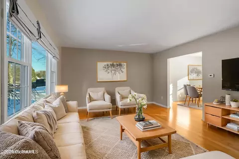 68 Parkwyn Dr, Delmar, NY 12054 photo 9